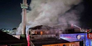 Geceyi aydınlatan yangın, 4 saat sonra kontrol altına alındı
