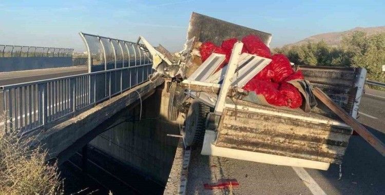 Niğde’de kamyonet bariyerlere çarptı: 1 yaralı
