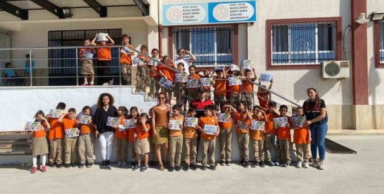 Jandarma ekipleri öğrencileri bilgilendirdi
