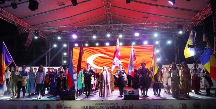 Atakum halk dansları ekibi festival yolcusu