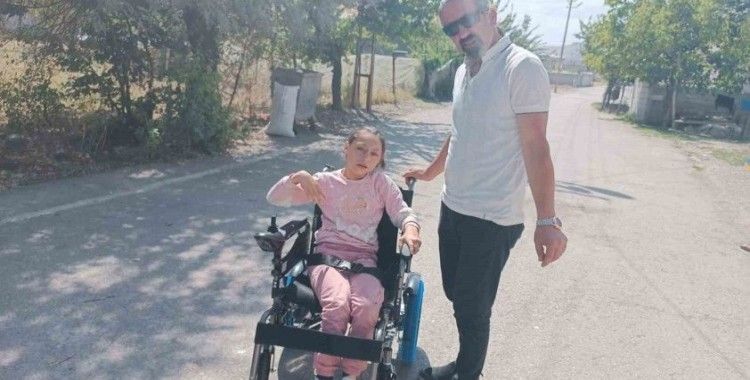 Vanlı Amcan’dan epilepsi hastası Norjin’e akülü sandalye
