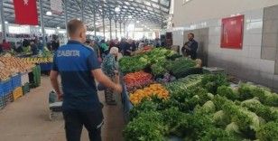 Amasya’da zabıta ekiplerinden pazarda etiket denetimi
