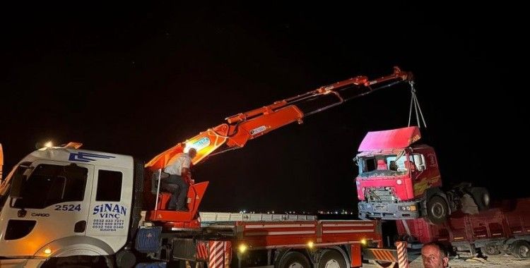 Nusaybin’de iki tır çarpıştı: 2 yaralı
