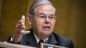 ABD'de Türkiye karşıtlığıyla bilinen Senatör Menendez 'rüşvet almak'la suçlandı