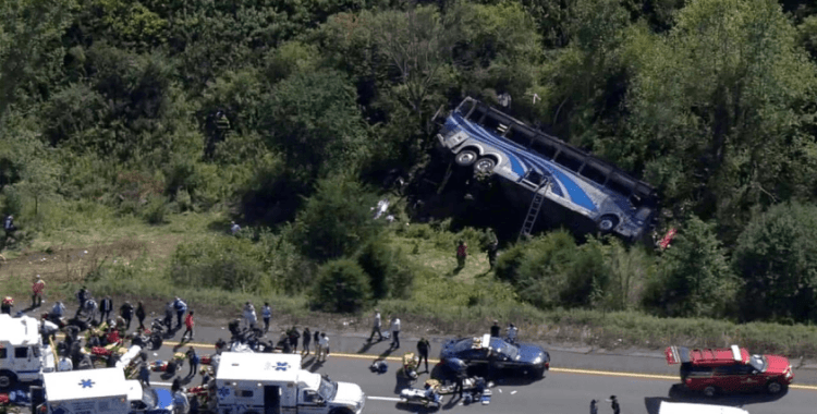 New York’ta öğrencileri taşıyan otobüs şarampole yuvarlandı: 2 ölü, 5 yaralı