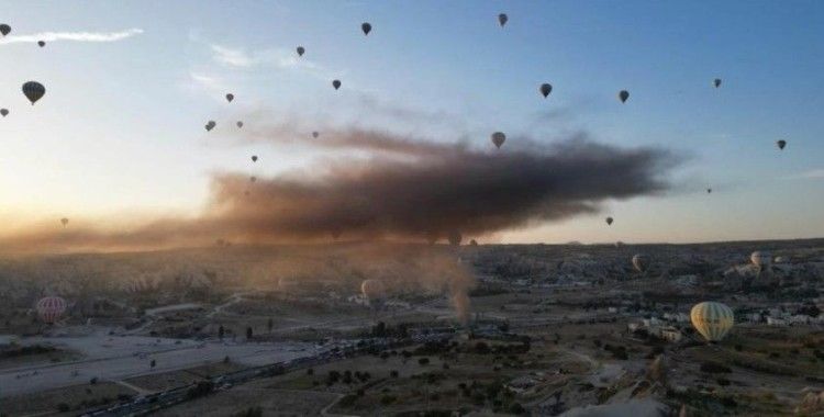 Nevşehir'de depoda yangın: Dumanlar sıcak hava balonları ile havaya yükseldi