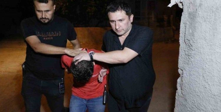 Adana’da uyuşturucu satıcısı üzerinde 675 adet uyuşturucu hapla yakalandı
