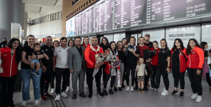 Dünya Güreş Şampiyonası'nda mücadele eden Kadın Güreş Milli Takımı yurda döndü