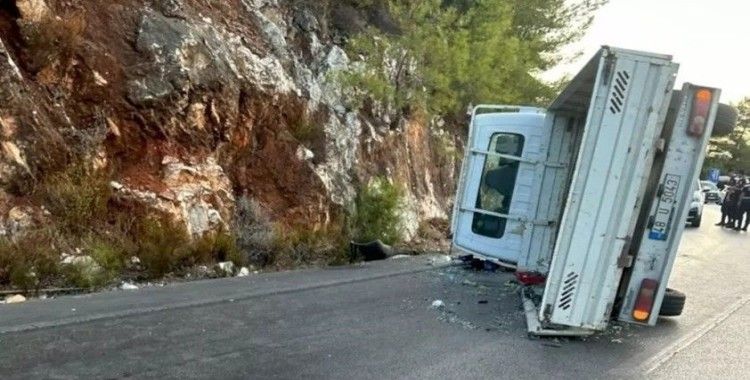 Kontrolden çıkan kamyonet yan yattı: 1 yaralı
