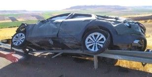 Diyarbakır’da otomobil bariyerlere çıktı: 1 yaralı
