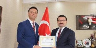 Şuhut’ta gayretli Kaymakamlık personelleri başarı belgesiyle ödüllendirildi
