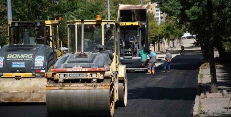 Melikgazi’de Asfalt Çalışması Devam Ediyor
