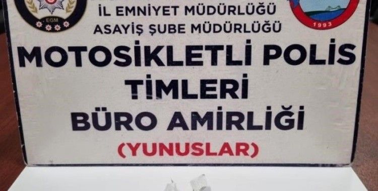 Kütahya’da ehliyetsiz sürücü uyuşturucuyla yakalandı