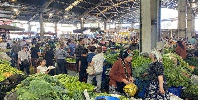 Pazarın en dikkat çeken ürünü biber ve fasulye oldu