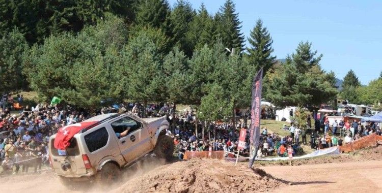 Artvin’de bin 200 rakımlı Kafkasör Yaylası’nda off-road heyecanı
