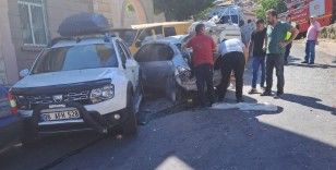 Kontrolü kaybolan minibüs önce araçlara sonra yayalara çarptı: 1 Ölü
