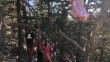 Fethiye’de yamaç paraşütü ağaca dolanan turist kurtarıldı
