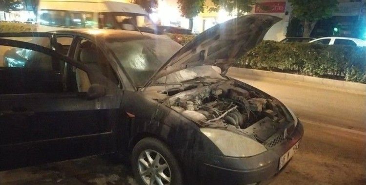 Seyir halindeki otomobil yandı