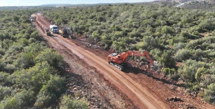 Mersin’in ilçelerinde yol çalışmaları sürüyor
