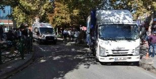 Ambulansın yolunu kapatan araç vatandaşın tepkisini topladı
