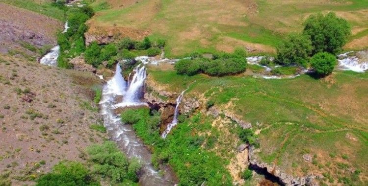 Erzincan’da Konarlı Şelalesi doğal güzelliğiyle ziyaretçilerini bekliyor
