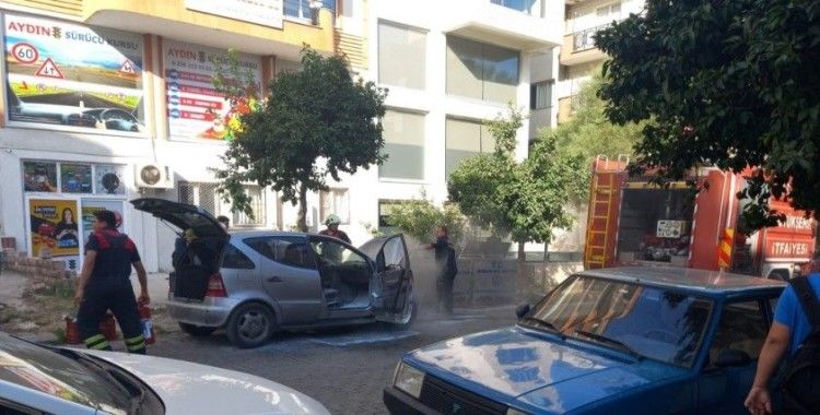 Efeler’de araç yangını
