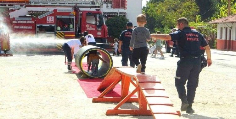 Muğla’da minik itfaiyeciler parkuru başarı ile geçti