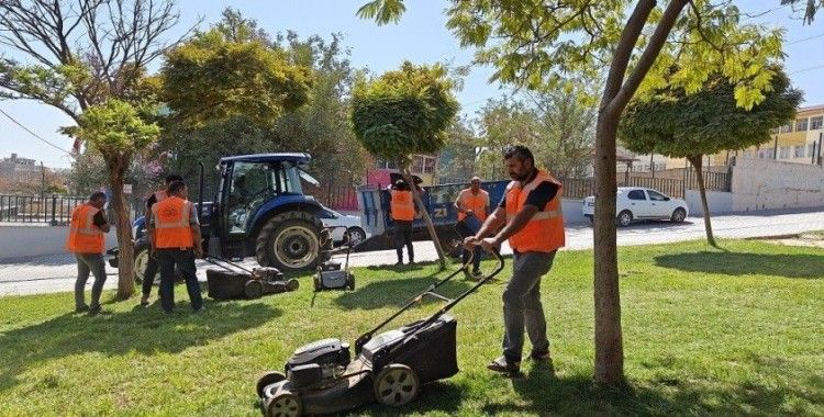 Eyyübiye parklarında sonbahar çalışması
