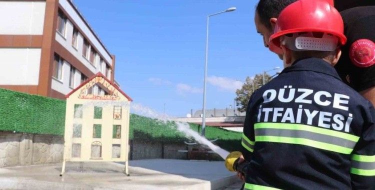 Geleceğin itfaiyecileri iş başında