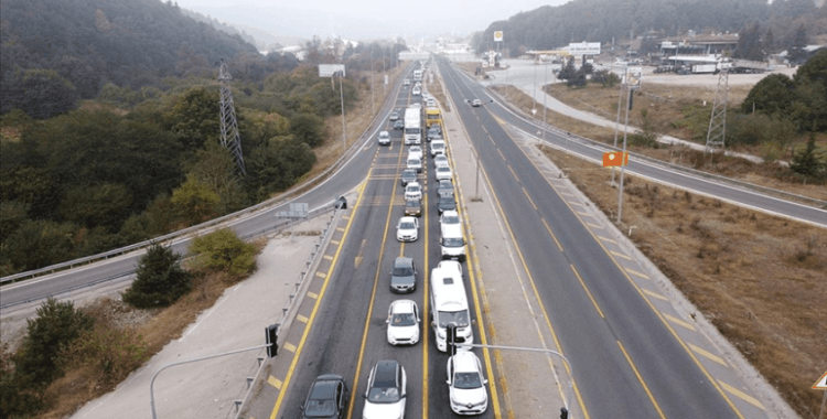 Bolu Dağı geçişinde onarım çalışması alternatif güzergahta trafik yoğunluğuna neden oldu