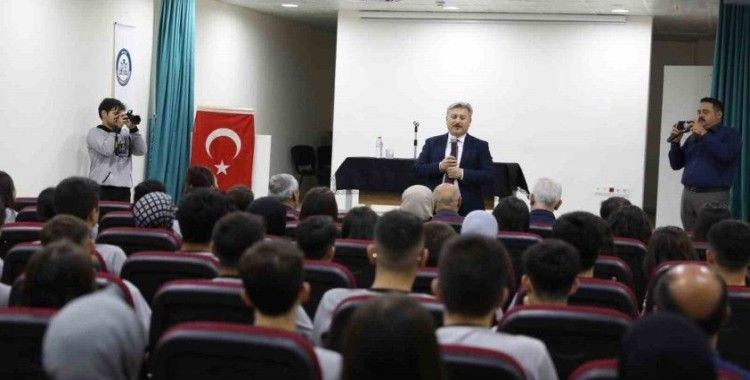 Başkan Palancıoğlu’ndan öğrencilere altın öğütler