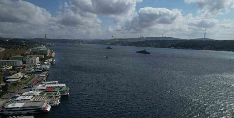 Preveze Deniz Zaferi’nin 485’inci yıldönümünde 15 savaş gemisi Boğaz’dan geçti
