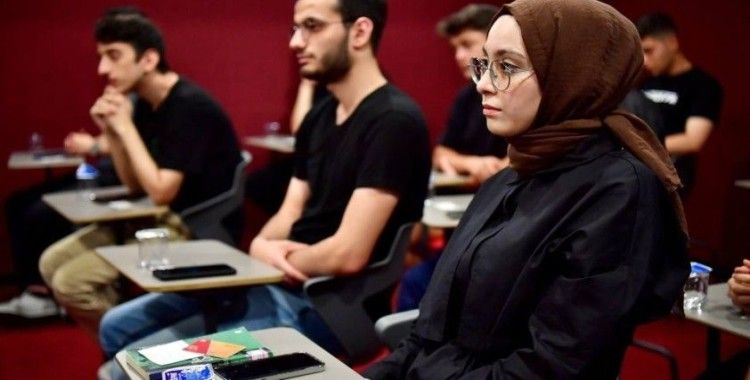 Fatih Belediye Başkanı Ergün Turan tecrübelerini gençlerle paylaşıyor
