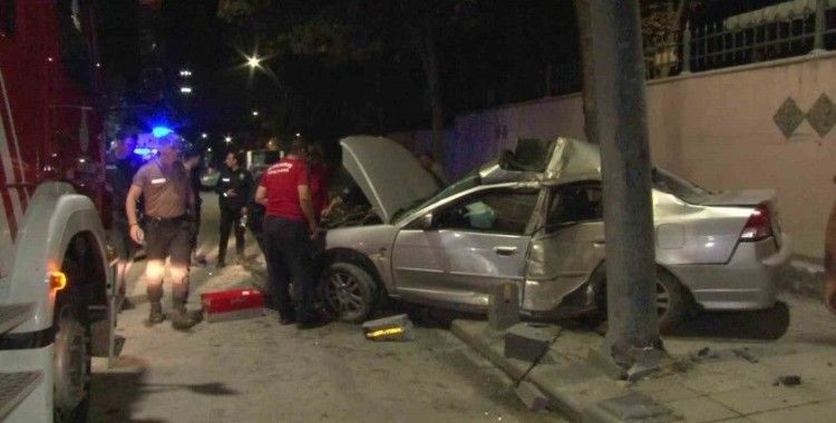 Beykoz’da kontrolden çıkan araç aydınlatma direğine çarparak durabildi: 1 yaralı
