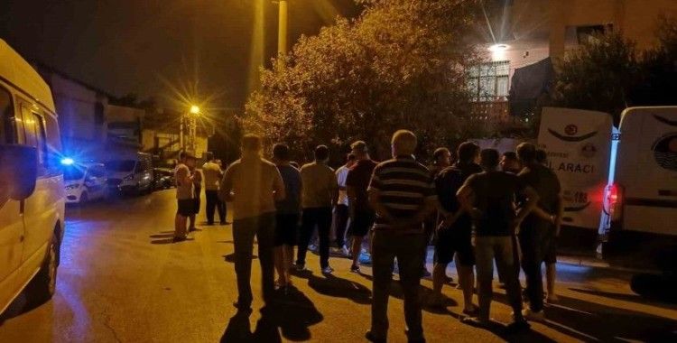 Mersin’de bir kadın yatak odasında boğazından bıçaklanarak öldürülmüş halde bulundu
