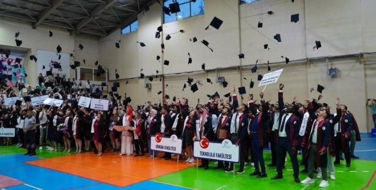 KBÜ 2022-2023 eğitim öğretim yılı mezunlarını veriyor
