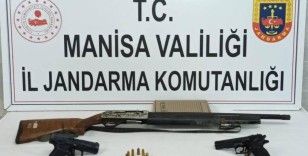 Turgutlu’da silah tacirlerine operasyon; 2 kişi gözaltında
