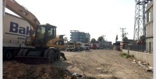 Akdeniz’de yol açma ve kaldırım yenileme çalışmaları devam ediyor
