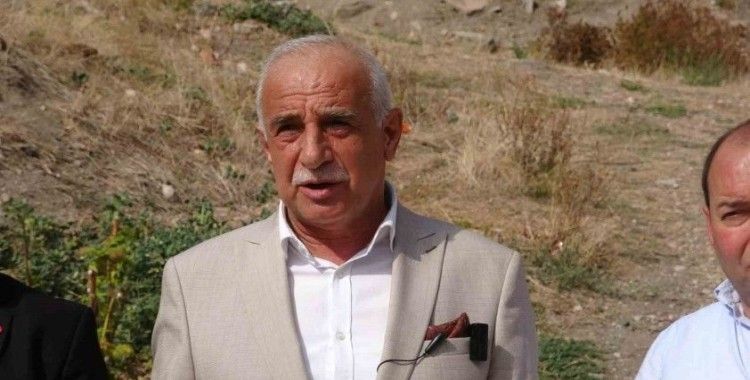 Başkan Gökrem, "Bir avuç toprağı ne yapabiliriz diye tartışıyoruz" dedi.
