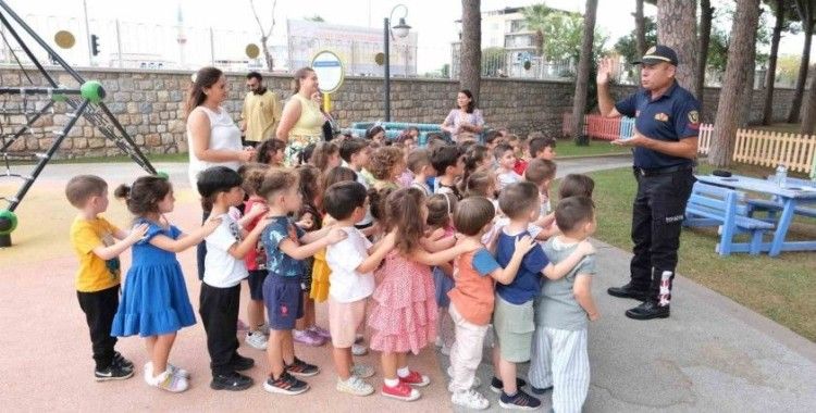 Aydın Büyükşehir Belediyesi, İtfaiyecilik Haftası’nda miniklere eğitim verdi
