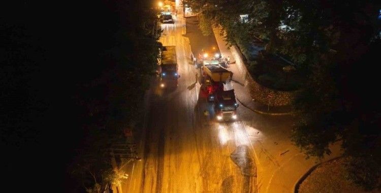 Yollarda asfalt mesaisi sürüyor
