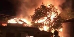 Taşova’da ev alev alev yandı
