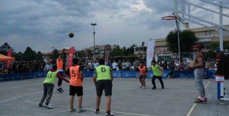 Erzincan’ın meydanında basketbol rüzgarı esti
