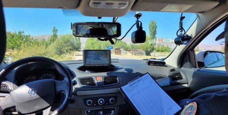 Erzincan’da 1 ayda 261 araç ve sürücüye 405 bin 162 lira trafik cezası kesildi
