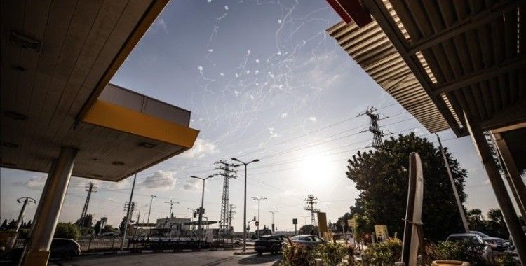 Gazze'deki Filistinli gruplar İsrail'in Aşkelon şehrine çok sayıda roket attı