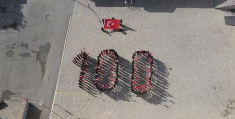 100 öğrenciden 100’ncü yıla özel koreografi
