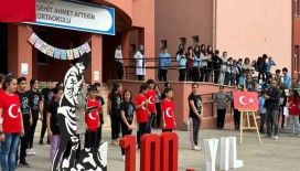 Minik öğrencilerden 100. yılda bayrak sergisi
