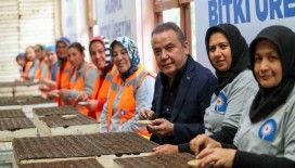 Başkan Böcek’ten personeline 100. Yıl ikramiyesi

