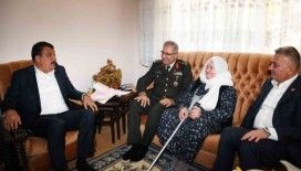 Gürkan asırlık çınarlarla bir araya geldi
