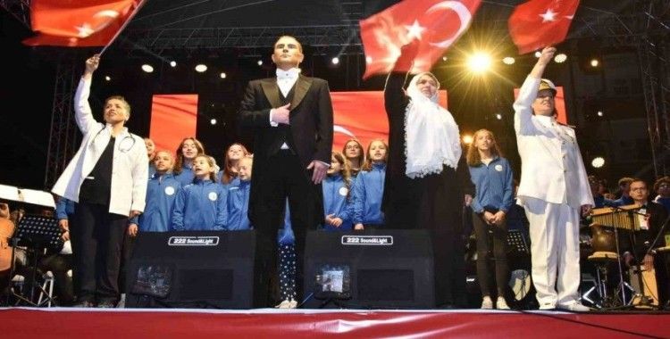 Bozüyük’te 100. yıl Cumhuriyet Korosu’ndan muhteşem konser
